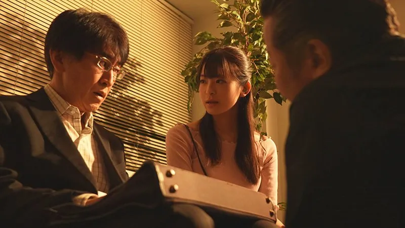 ông chồng vay nợ anh em xã hội, vợ yêu phải bán thân để trả nợ