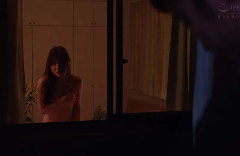 Em gái hàng xóm ông chồng ông xã cạnh bên nhà thường xuyên thay đồ ở ngay cửa sổ