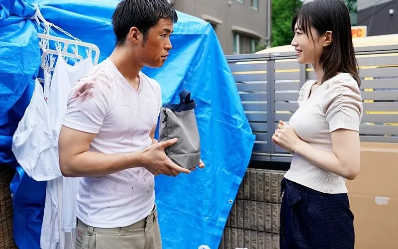 Vợ trẻ tốt bụng và anh ccủa quý vô gia cư may mắn