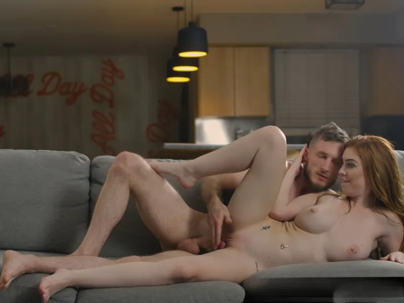 đang tăng ca mà tình nhân cứ dùng bướm dụ tôi doggy cùng em